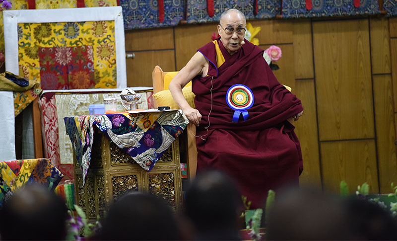 ༢༠༡༩་ལོའི་ཟླ་༡༡་ཚེས་༢༩ཉིན། ༸གོང་ས་མཆོག་གིས་ཐེངས་༡༤་པའི་བོད་མིའི་ཆོས་ཚོགས་ཐོག་གསུང་བཤད་གནང་སྐབས།