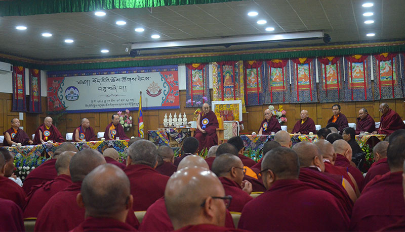 ༢༠༡༩་ལོའི་ཟླ་༡༡་ཚེས་༢༩་ཉིན། ༸གོང་ས་མཆོག་ཆོས་ཚོགས་ཐེངས་༡༤་པའི་ཐོག་ཆིབས་སྒྱུར་བསྐྱང་སྐབས།