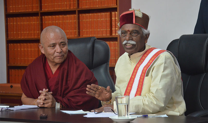 ༢༠༡༩་ལོའི་ཟླ་༡༡་ཚེས་༡༨་ཉིན། ཧི་མཱ་ཅལ་མངའ་སྡེའི་སྤྱི་ཁྱབ་འགན་འཛིན་མཆོག་དང་བོད་མི་མང་སྤྱི་འཐུས་ཚོགས་གཞོན་མཆོག