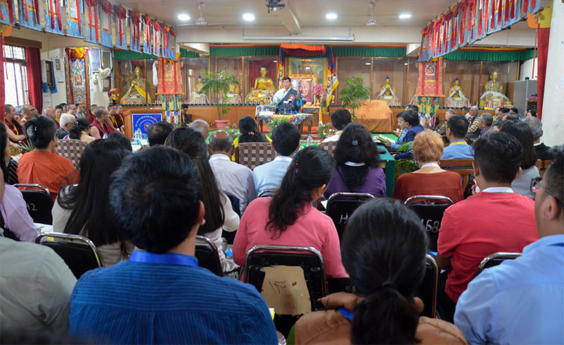 ༢༠༡༩་ལོའི་ཟླ་༡༠་ཚེས་༨་ཉིན། བཞུགས་སྒར་རྡ་སའི་སྨན་རྩིས་ཁང་དུ། ཉིན་གསུམ་གྱི་ལུས་སེམས་སྲོག་གི་བགྲོ་གླེང་ཚོགས་ཆེན་ཐེངས་བཅུ་པ་འགོ་བཙུགས་སོང་། 