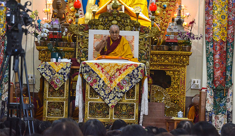 ༢༠༡༩་ལོའི་ཟླ་༡༠་ཚེས་༣་ཉིན། ༸གོང་ས་མཆོག་གིས་དད་ལྡན་ཆོས་ཞུ་བ་རྣམས་ལ་དབུ་མ་རིན་ཆེན་ཕྲེང་བའི་གསུང་ཆོས་གནང་སྐབས།