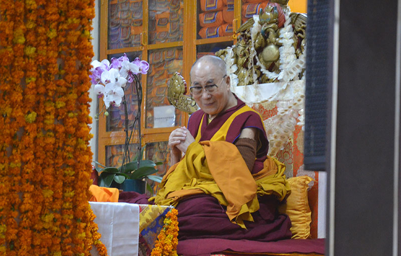 ༢༠༡༩ལོའི་ཟླ་༩་ཚེས་༦་ཉིན། གོང་ས་མཆོག་གིས་ཨེ་ཤེ་ཡའི་ནང་པའི་རྒྱལ་ཁབ་ཁག་གིས་དད་ལྡན་པ་ཚོར་གསུང་ཆོས་གནང་སྐབས། པར། དབྱངས་ཅན་སྒྲོལ་མ།