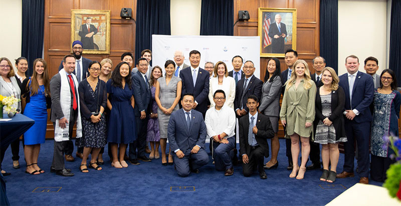 ༢༠༡༩་ལོའི་ཟླ་༩་ཚེས་༡༠ ཉིན། སྲིད་སྐྱོང་མཆོག་དང་ཨ་རིའི་གྲོས་ཚོགས་འཐུས་མི་རྣམས་དང་མཇལ་འཕྲད་གནང་འདུག