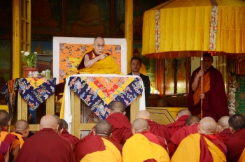སྐྱེས་རབས་དང་རྗེ་ཙོང་ཁ་པས་མཛད་པའི་རྟེན་འབྲེལ་བསྟོད་པའི་གསུང་ཆོས།