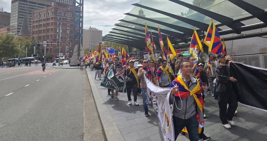 བོད་མིའི་གསུམ་བཅུའི་དུས་དྲན་ཐེངས་༦༦པ་ཨོ་གླིང་སི་ཌི་ནེ་གྲོང་ཁྱེར་དུ་སྲུང་བརྩི།