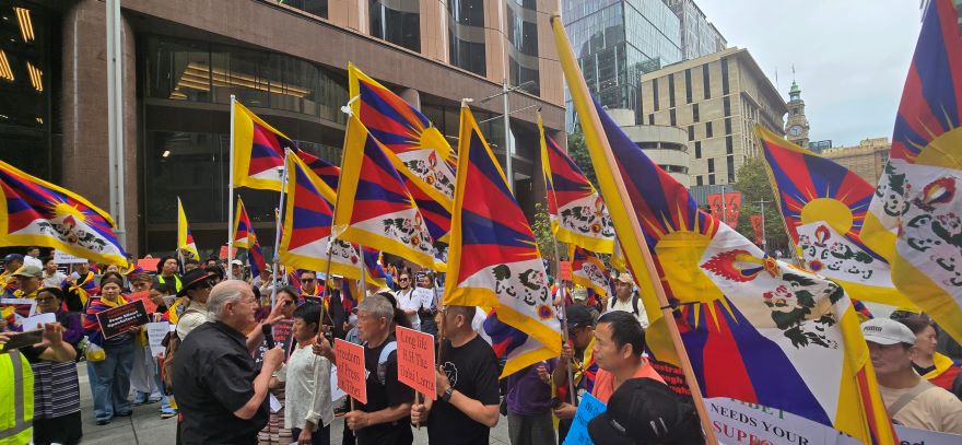 བོད་མིའི་གསུམ་བཅུའི་དུས་དྲན་ཐེངས་༦༦པ་ཨོ་གླིང་སི་ཌི་ནེ་གྲོང་ཁྱེར་དུ་སྲུང་བརྩི།