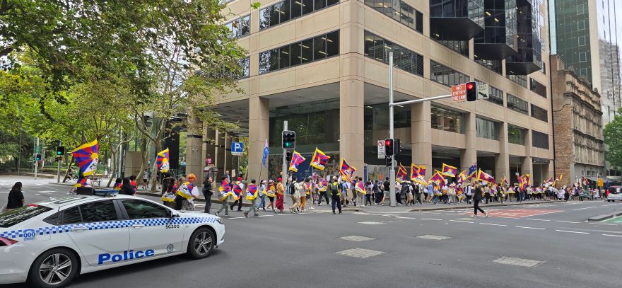 བོད་མིའི་གསུམ་བཅུའི་དུས་དྲན་ཐེངས་༦༦པ་ཨོ་གླིང་སི་ཌི་ནེ་གྲོང་ཁྱེར་དུ་སྲུང་བརྩི།