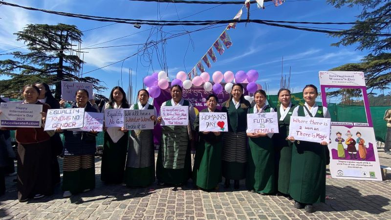 ཕྱི་ལོ་༢༠༢༥ ཟླ་༣ ཚེས་༨ ཉིན། བཞུགས་སྒར་རྡ་རམ་སའི་མོག་གྷན་སྤྱི་ཐང་དུ། བོད་ཀྱི་བུད་མེད་ལྷན་ཚོགས་ཀྱིས་རྒྱལ་སྤྱིའི་བུད་མེད་ཉིན་མོ་སྲུང་བརྩི་ཞུས་སོང་། པར། བོད་ཀྱི་ཆ་འཕྲིན།