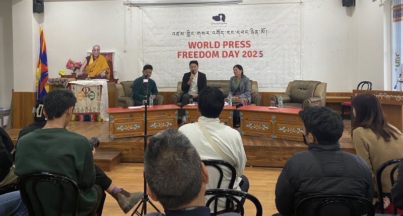 ཕྱི་ལོ་༢༠༢༥ ཟླ་༥ ཚེས་༣ ཉིན། བོད་ཀྱི་གསར་འགོད་མཐུན་ཚོགས་ནས་འཛམ་གླིང་གསར་འགོད་རང་དབང་ཉིན་མོ་སྲུང་བརྩི་གནང་སྐབས། པར། བོད་ཀྱི་ཆ་འཕྲིན།